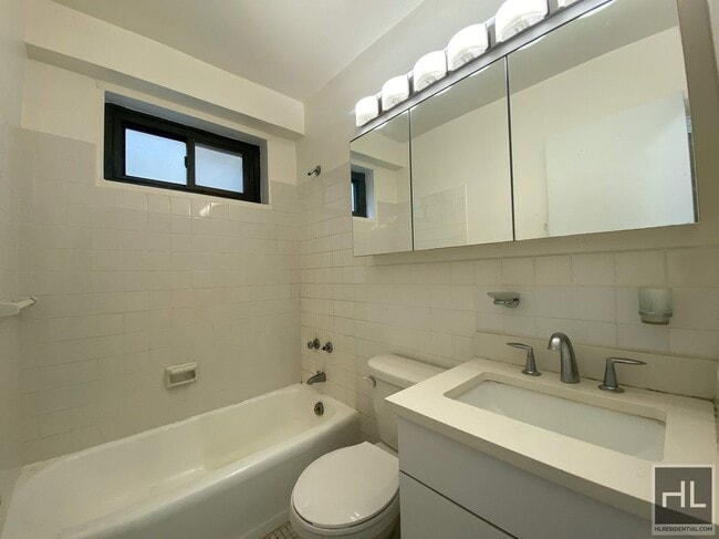 Building Photo - E 88th St