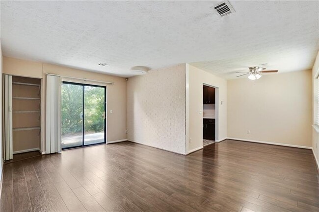 Foto del edificio - 76 Sandalwood Cir