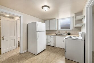 Building Photo - 715 14th St