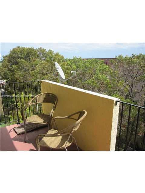 Building Photo - 1221 SW 122nd Ave