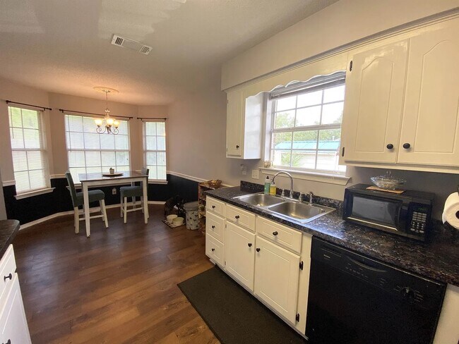 Foto del edificio - 1511 Homestead Dr W