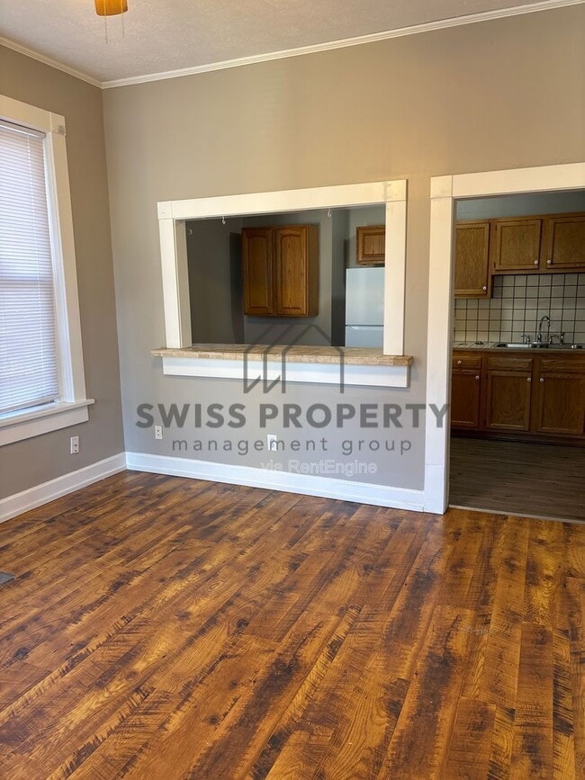 Building Photo - 804 1/2 E Main St