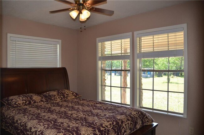 Building Photo - 163 Marjess Dr