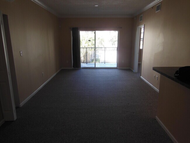 Building Photo - 5980 W Sample Rd