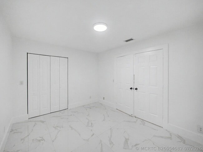 Building Photo - 8464 Lakepoint Ct