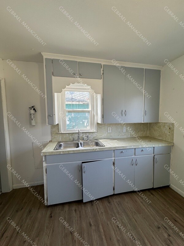 Building Photo - 2469 Gibson St