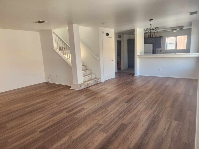 Foto del edificio - 1050 Harbor Heights Dr