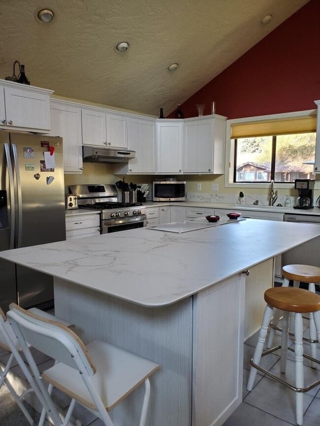 Building Photo - Gorgeous Flagstaff Rental
