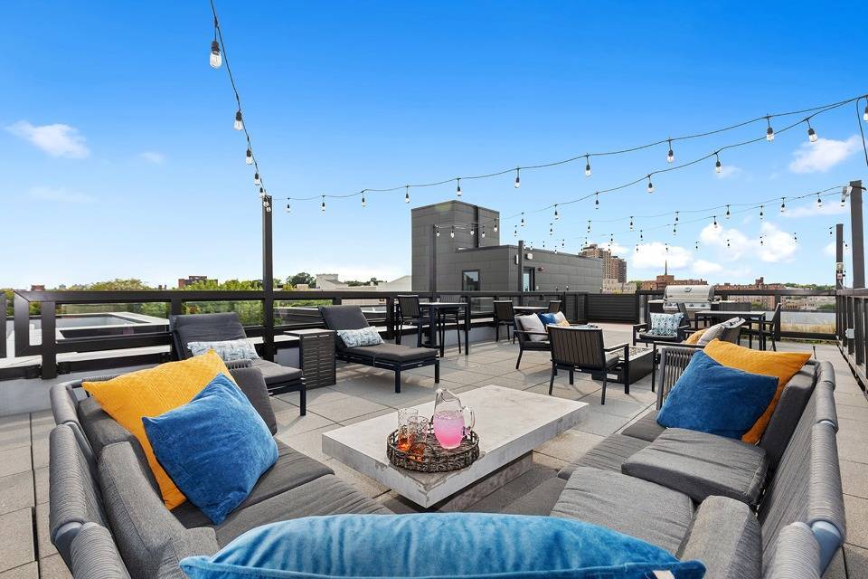 Arrive Loring Park Apartments 18 W 15th St Minneapolis, MN