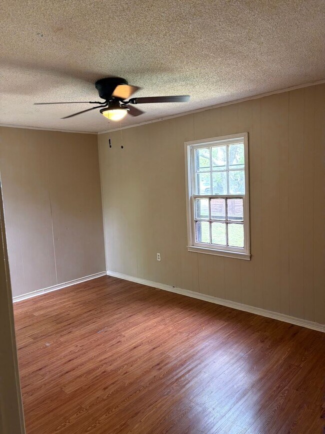 Foto del edificio - 1920 Windsor Ave