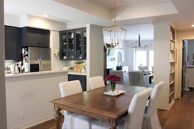 Building Photo - 3603 Las Colinas Dr