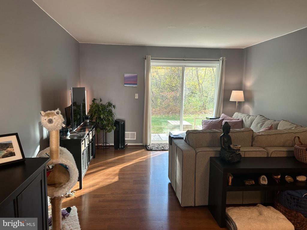 Primary Photo - 13 Quince Ct