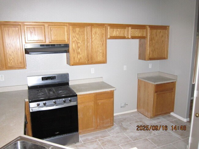 Foto del edificio - Beautiful 4 Bedroom Single Story House w/ ...