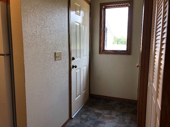 Building Photo - 2620 Westwinds Dr