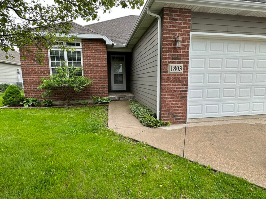 1803 Periwinkle Dr, Morris, IL 60450 Townhome Rentals in Morris IL