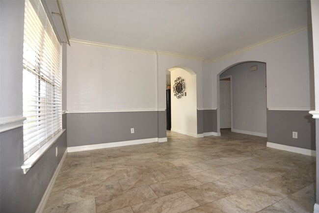 Building Photo - 7423 River Pines Dr