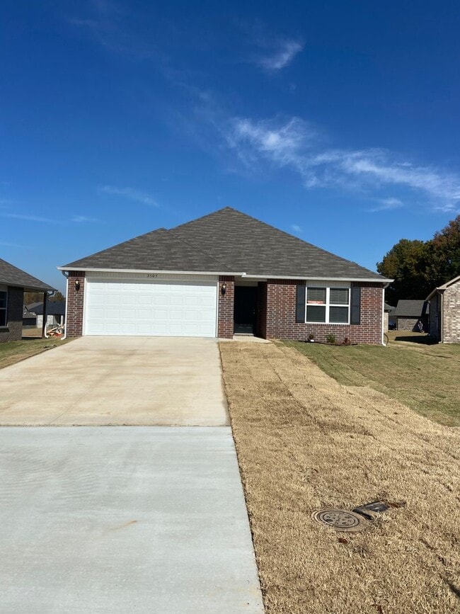 Building Photo - *Pre-leasing* Three Bedroom | Two Bathroom...