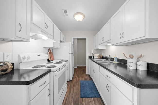 Cocina moderna en Three Oaks Apartments en Troy, MI - Three Oaks Apartments