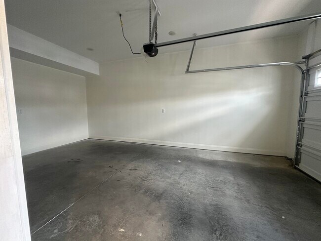 Building Photo - 1200 Bluemoon Dr