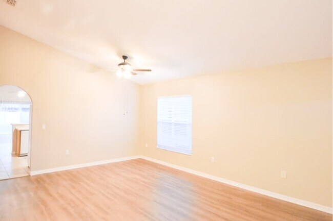 Building Photo - 121 Rose Hill Trl