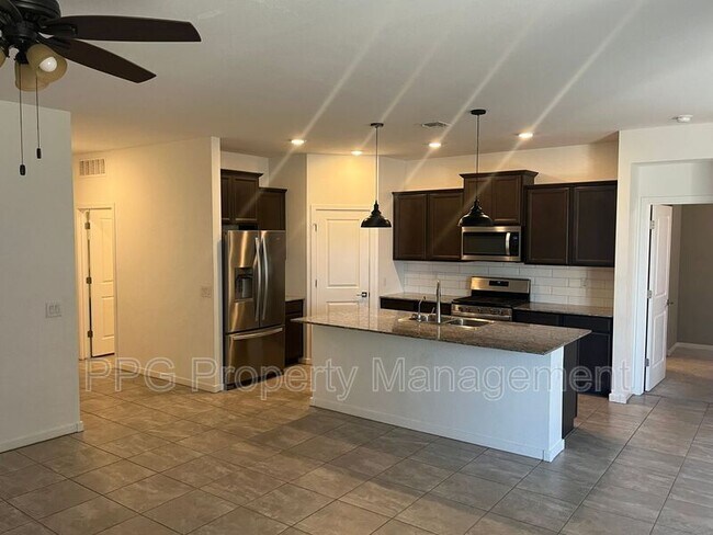 Foto del edificio - 14052 W Valentine St