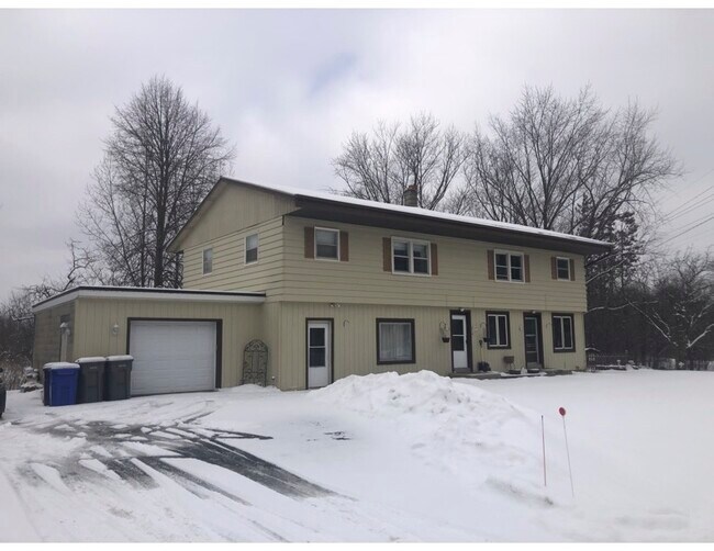 Building Photo - W144S7909 Durham Dr