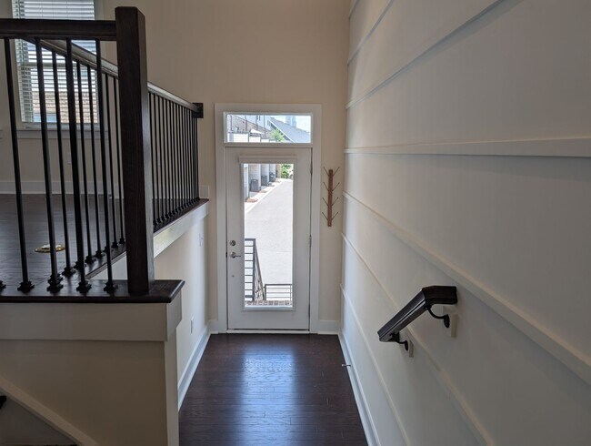 Foto del edificio - Georgeous townhome located in the Central ...