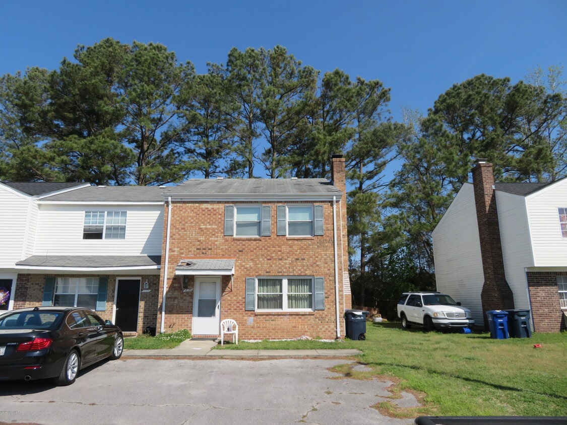 Primary Photo - 410 Myrtlewood Cir
