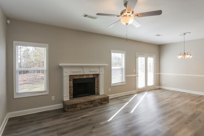 Foto del edificio - 1990 Lily Valley Dr