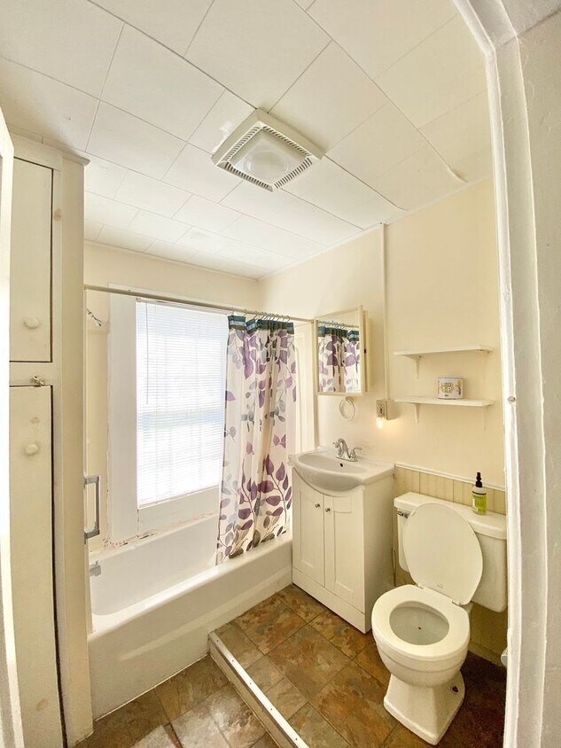 32 Sherman St Unit 32 Sherman St 2, Burlington, VT 05401 Room for