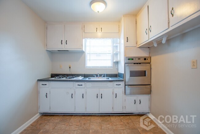 Foto del edificio - 896 Greenwood Ave NE