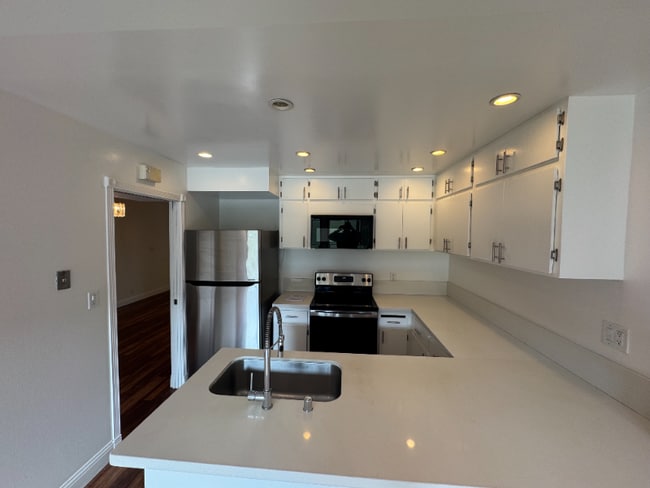 Building Photo - 3031 Flora Vista