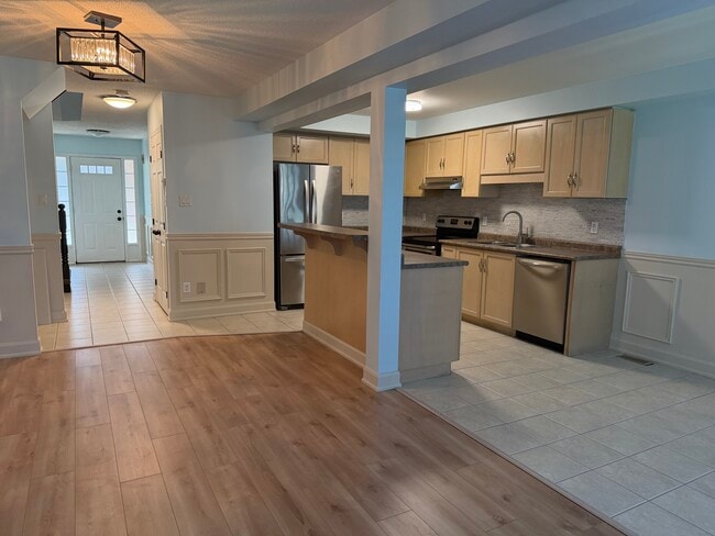 Building Photo - 32 Elderberry Av