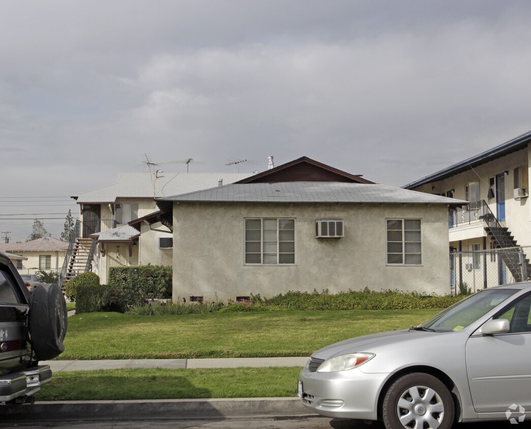 Foto del edificio - 137 Orange Grove Ave