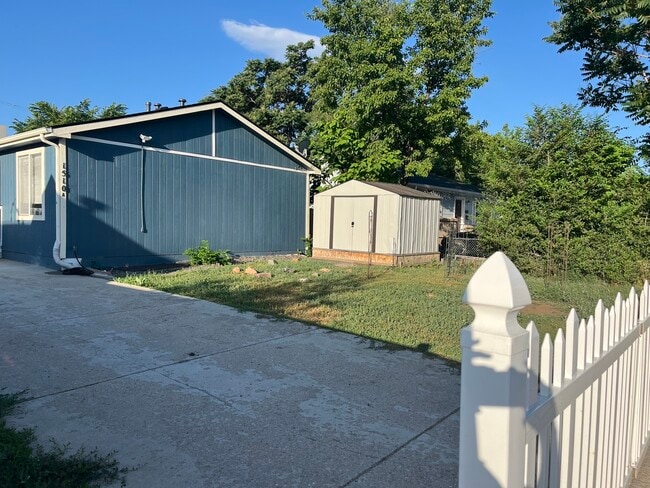 Building Photo - 1510 W Maple Ave