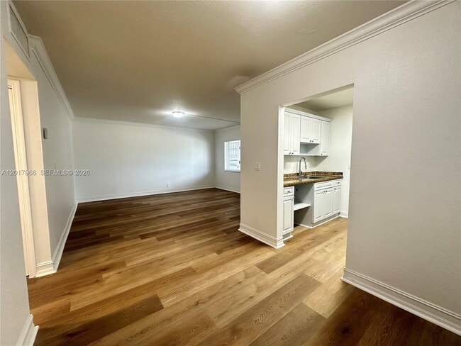 Building Photo - 1400 NE 56th St