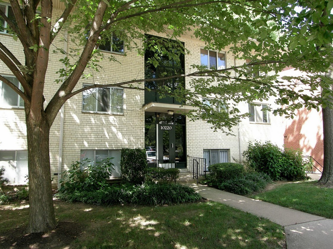 Foto principal - 10220 Rockville Pike