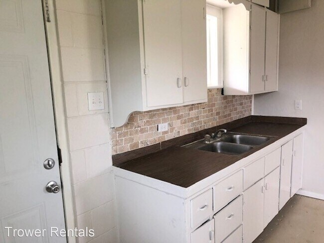 Building Photo - 2 br, 1 bath House - 6861 Mockingbird