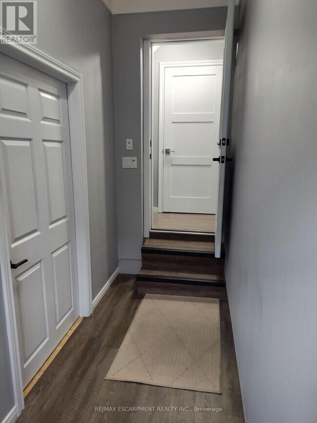 Photo du bâtiment - 88 San Fernando Dr