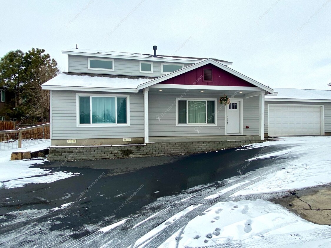 Primary Photo - Spacious Duplex with Ultimate Privacy & Th...