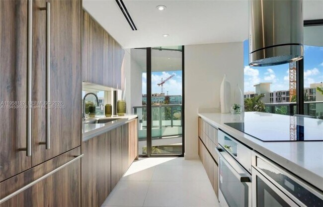 Foto del edificio - 9901 W Bay Harbor Dr