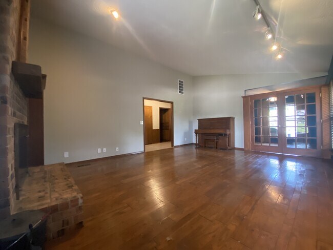 Foto del edificio - 2333 Cottonwood Rd