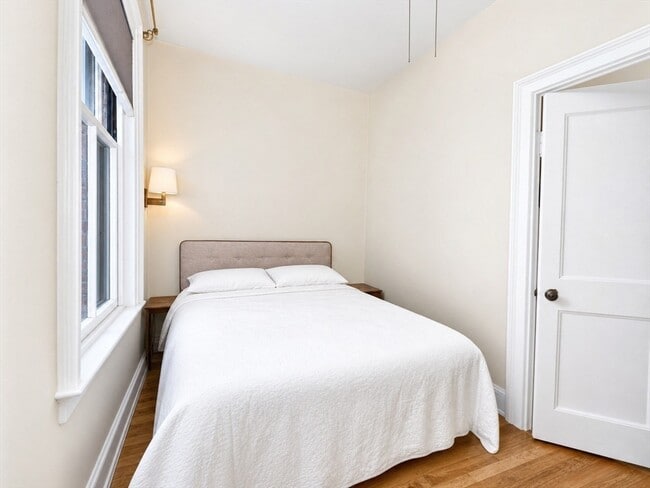 Building Photo - 244 Beacon St