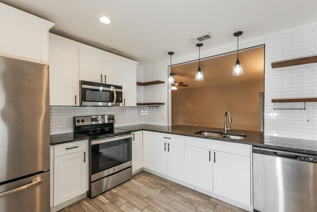 Building Photo - 3039 Annadale Cir