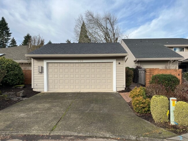 Building Photo - Prime Charbonneau Golf Community Location!...