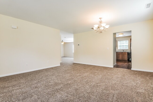 Building Photo - 676 Yorkshire Dr