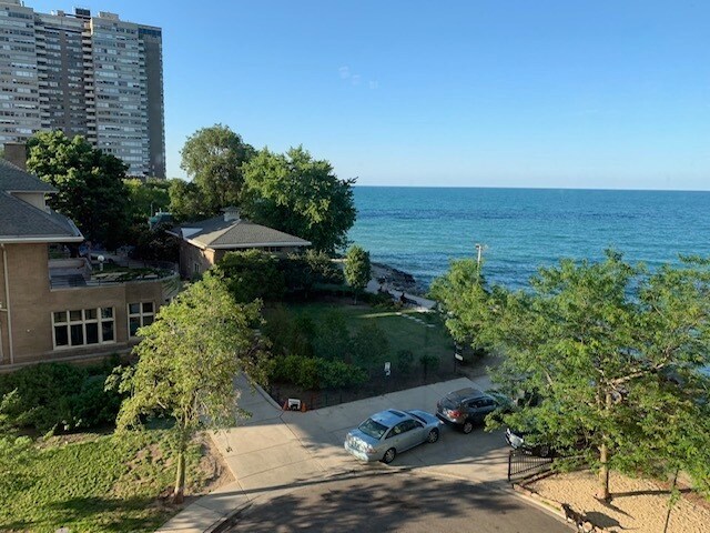 Foto del edificio - 6171 N Sheridan Rd