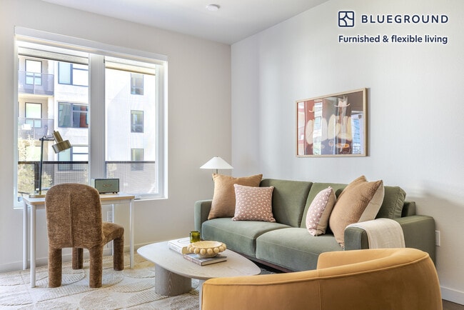 Building Photo - 2333 Calle Del Mundo