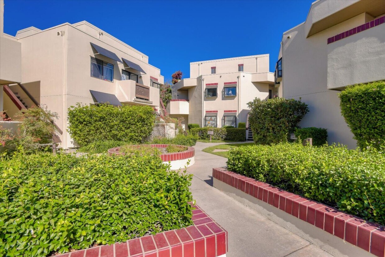118 Shorebird Cir, Redwood City, CA 94065 Room for Rent in Redwood