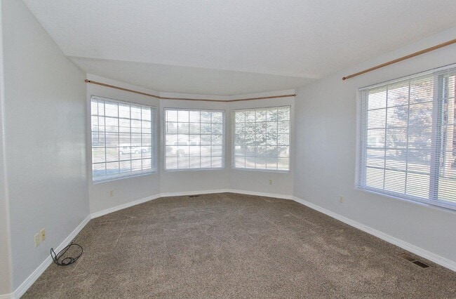 Foto del edificio - 1563 Sunset Dr